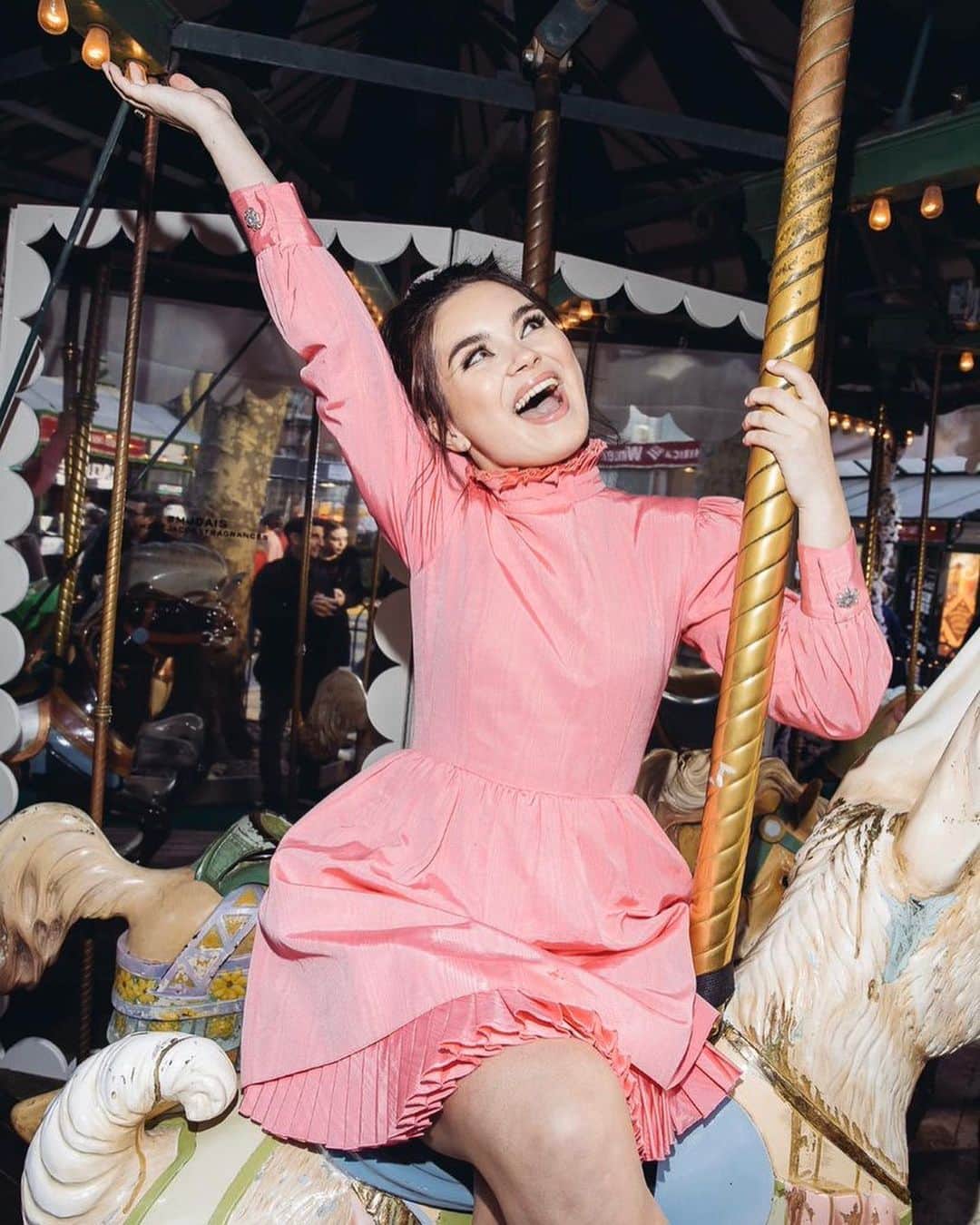 ランドリー・ベンダーのインスタグラム：「Such a beautiful day with @marcjacobsfragrances yesterday celebrating #mjdaisy!!! 🐇🌼🎀🎪 (dressed in @marcjacobs head to toe!)」