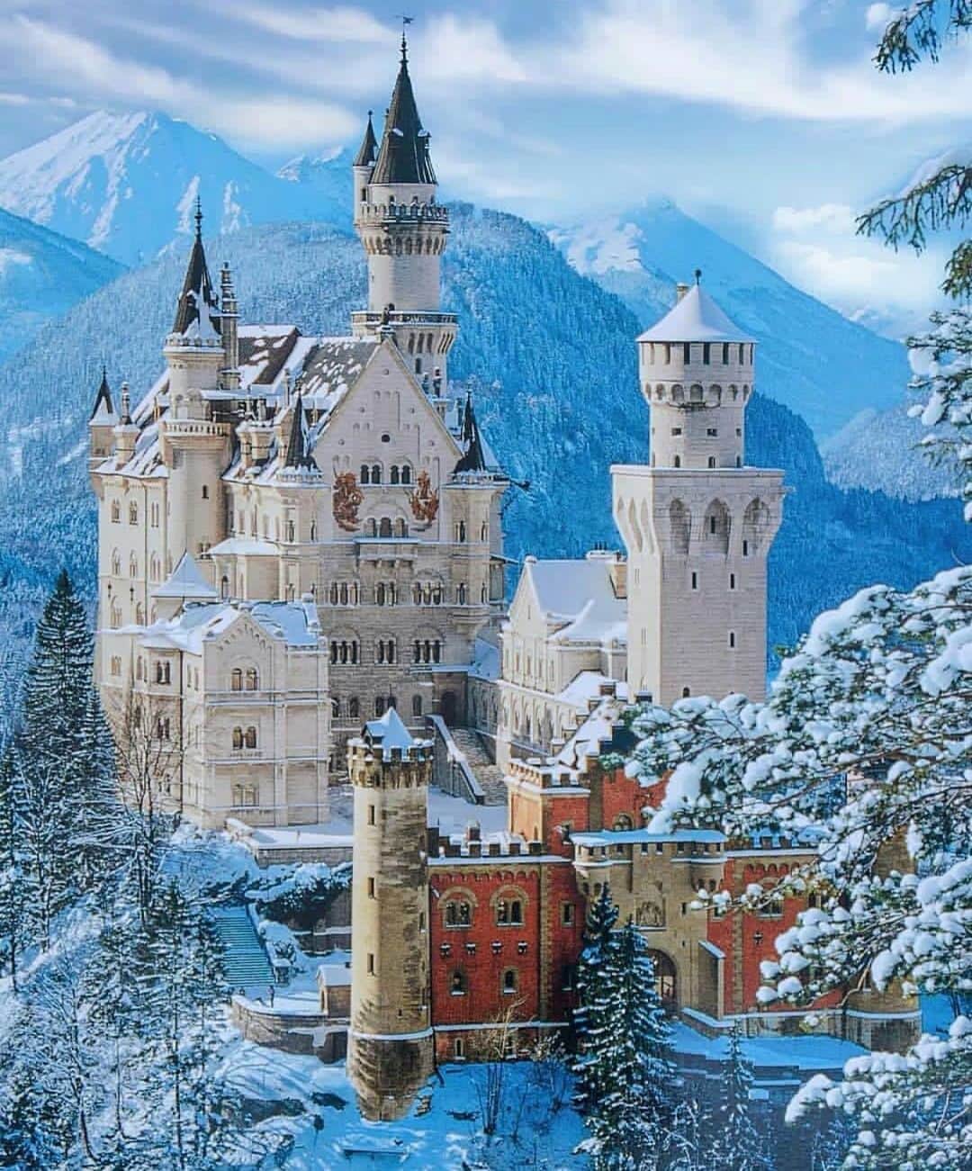 Wonderful Placesさんのインスタグラム写真 - (Wonderful PlacesInstagram)「Which is your favorite shot of Neuschwanstein Castle? Fall or winter? . Pictures by ✨✨@sennarelax✨✨ #wonderful_places for a feature ❤️」11月23日 0時50分 - wonderful_places
