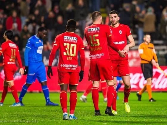 ウェスレイ・ホードさんのインスタグラム写真 - (ウェスレイ・ホードInstagram)「Another good win! We go again on Sunday 🤟🏼⚽️ shoutout to the fans who were great once again yesterday, despite the cold 🥶🙌🏼」11月23日 0時54分 - wesleyhoedt14