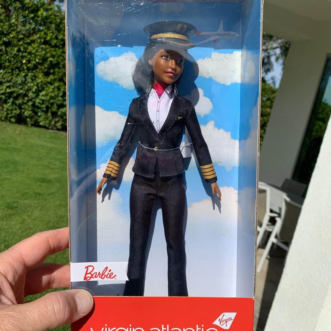 ジョン・バロウマンさんのインスタグラム写真 - (ジョン・バロウマンInstagram)「Loving these. The @virginatlantic #barbie Dolls arrived today. A #fabulous #christmas gift for a little one if they have dreams of flying high in the sky. #pilot #flightcrew #fsm btw do you like my festive hat? b」11月23日 1時02分 - johnscotbarrowman