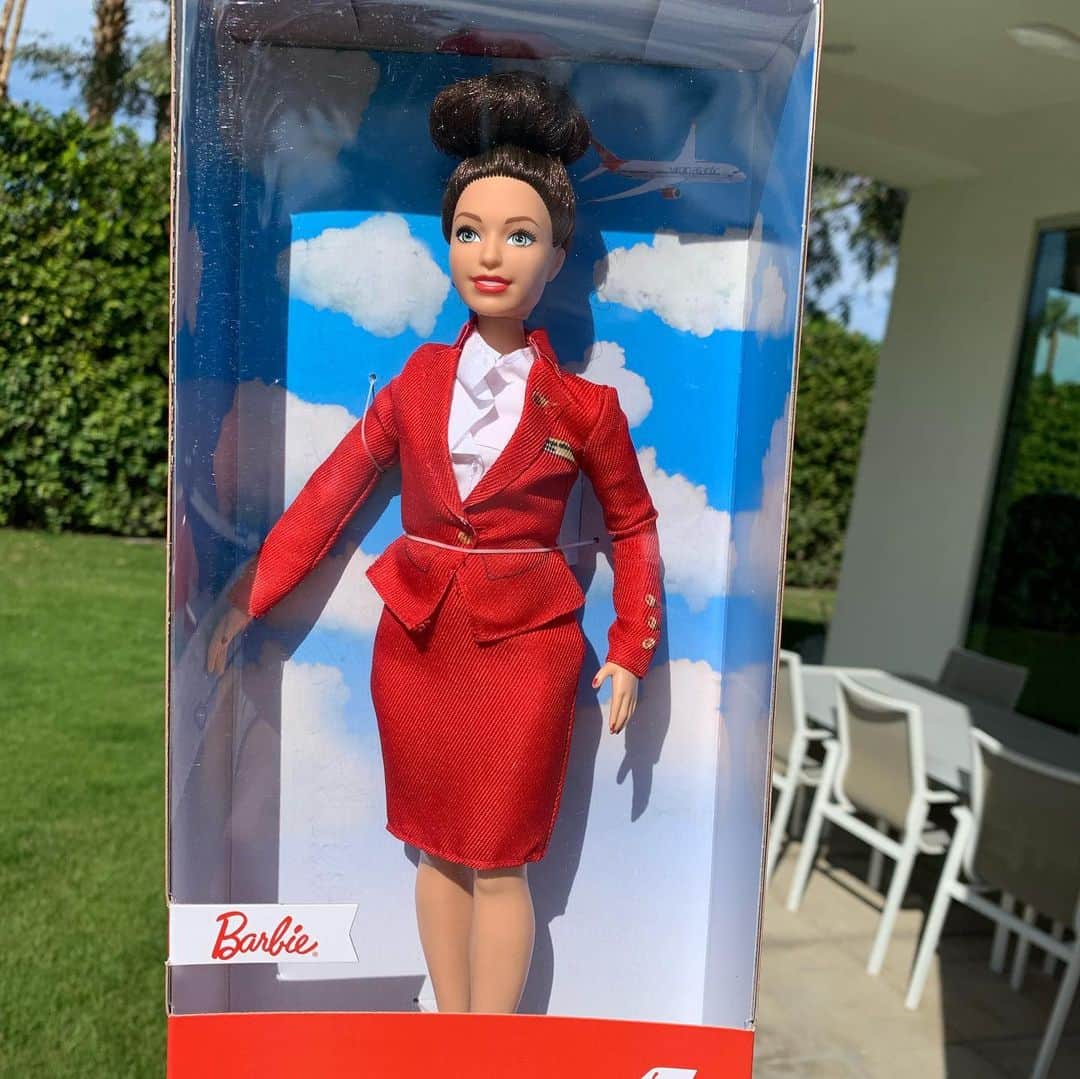 ジョン・バロウマンさんのインスタグラム写真 - (ジョン・バロウマンInstagram)「Loving these. The @virginatlantic #barbie Dolls arrived today. A #fabulous #christmas gift for a little one if they have dreams of flying high in the sky. #pilot #flightcrew #fsm btw do you like my festive hat? b」11月23日 1時02分 - johnscotbarrowman