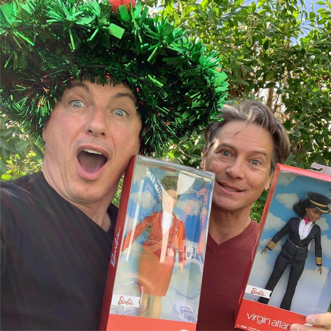 ジョン・バロウマンさんのインスタグラム写真 - (ジョン・バロウマンInstagram)「Loving these. The @virginatlantic #barbie Dolls arrived today. A #fabulous #christmas gift for a little one if they have dreams of flying high in the sky. #pilot #flightcrew #fsm btw do you like my festive hat? b」11月23日 1時02分 - johnscotbarrowman