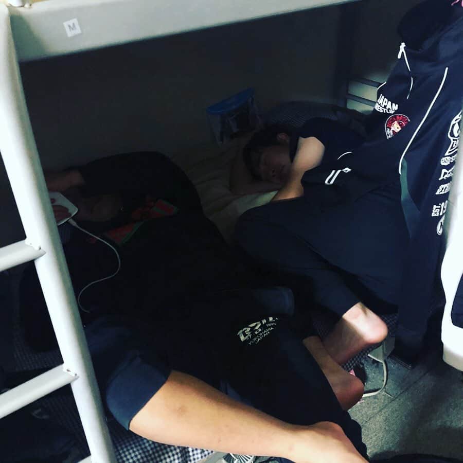 兵頭彰のインスタグラム：「今日も今日とて  #ユウジとユウキ #怪しい関係 #bjw」