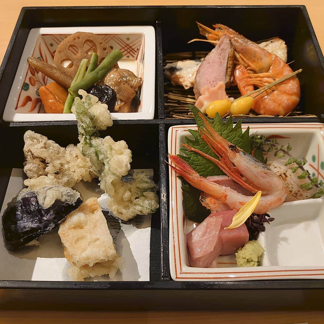 吉岡奈々子さんのインスタグラム写真 - (吉岡奈々子Instagram)「いつかの・・・ #会食 #珍しく緊張 #三味線 #目黒」11月23日 1時41分 - nanakoyoshioka