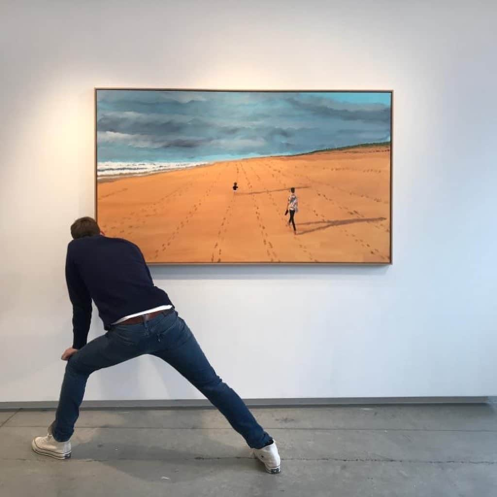 Jean Jullienさんのインスタグラム写真 - (Jean JullienInstagram)「When you’re too tall to sign elegantly... 📷@alice_bxl」11月23日 1時38分 - jean_jullien