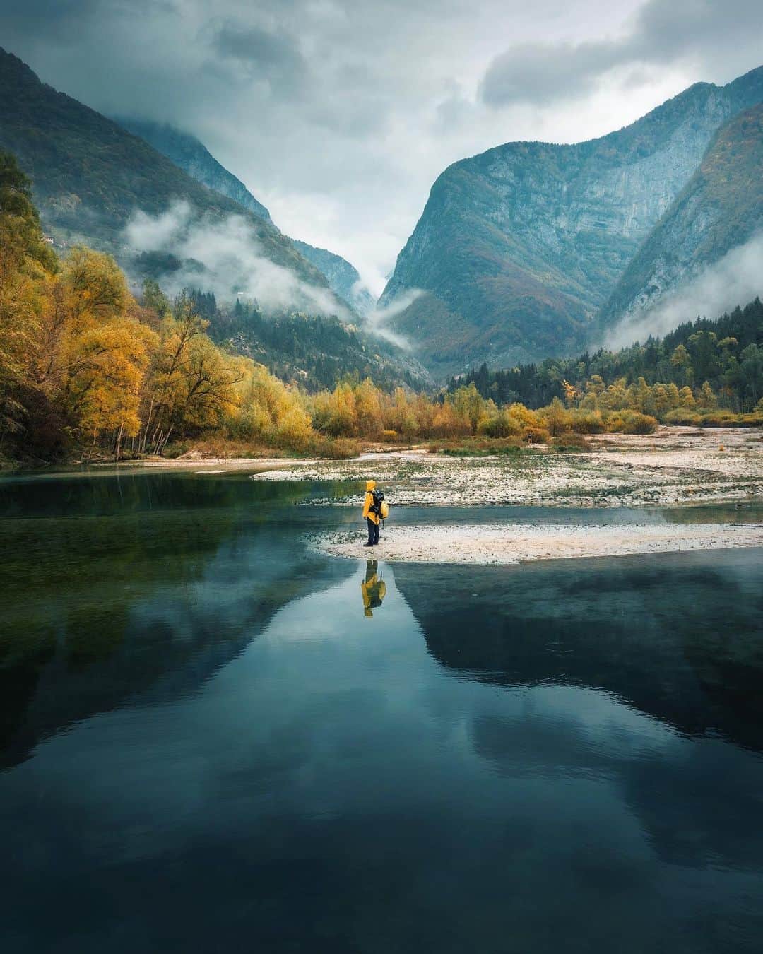Simone Bramanteのインスタグラム：「{ Vajont } • The great challenge of this valley is looking at the future, without forgetting the past. Today the community is small and seems isolated from what happens out there. I explored this valley, which must be rediscovered, because it is full of interesting paths to take, in silence, listening to Nature. .  I'm around Italy as always, this time with @playstationit for #DeathStranding looking for small communities to reconnect with the rest of the World. . 🇮🇹 • La grande sfida di questa valle è guardare al futuro senza dimenticare il passato. Oggi, la comunità è piccola e appare isolata dal mondo. Ho esplorato questa valle, che va riscoperta perchè piena di sentieri da percorrere, in silenzio, ascoltando la Natura. Sono in giro per l’Italia come sempre, questa volta insieme a @playstationit per #DeathStranding, cercando piccole comunità del territorio da riconnettere con il resto del Paese.  Per saperne di più segui il mio percorso sulle IG Stories e scopri come segnalare altri paesi da riconnettere. #ps4 #ad」