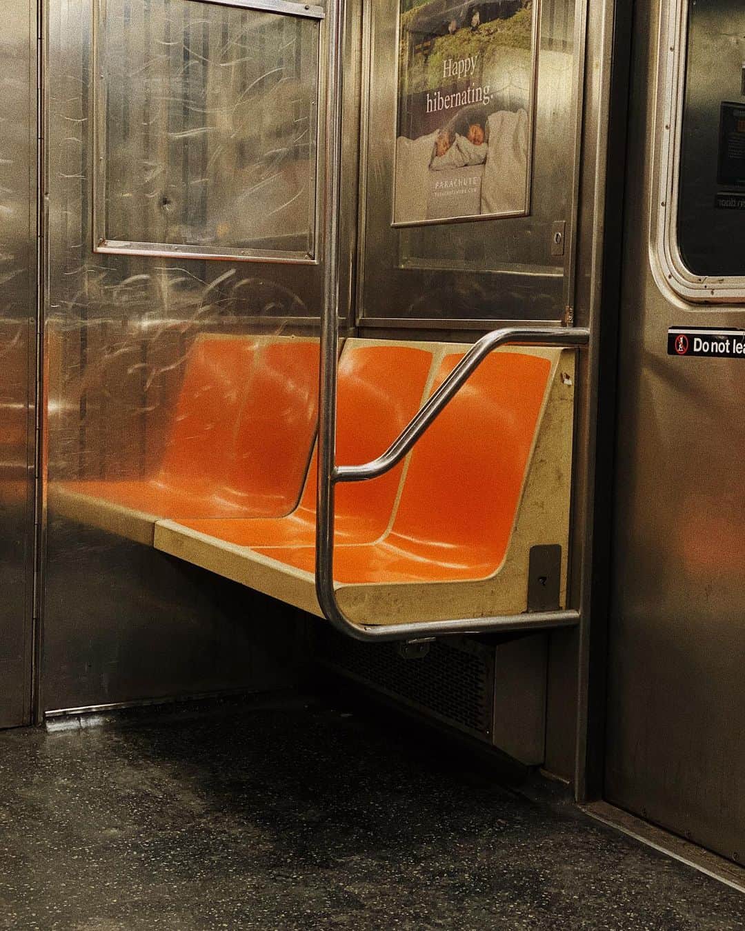 Lyloutteのインスタグラム：「~ Métro 🚇 { #nyc #subwaynyc #newyork #vscotravel #exploremore」