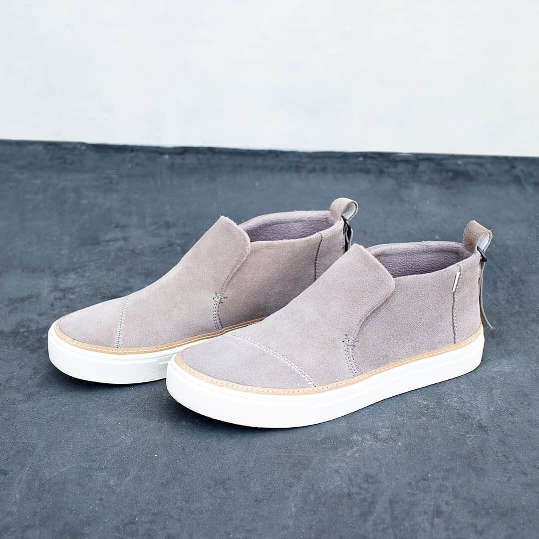 トムズシューズのインスタグラム：「The slip-ons you’ll wear on repeat.」