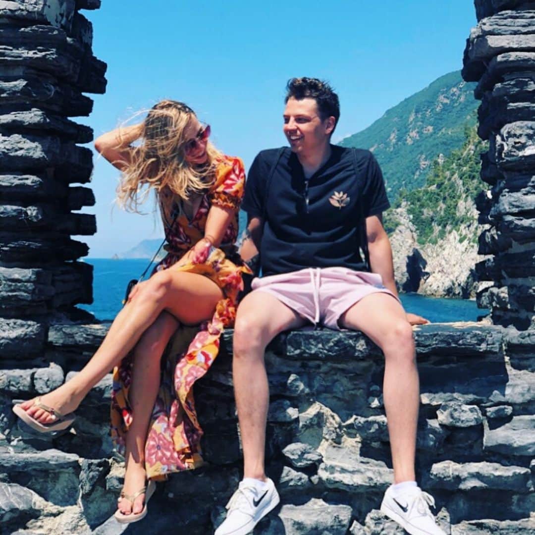 ジャッキー・グローネンのインスタグラム：「Can we go back already? @jenzel07 @justusvdelsen #girlband」