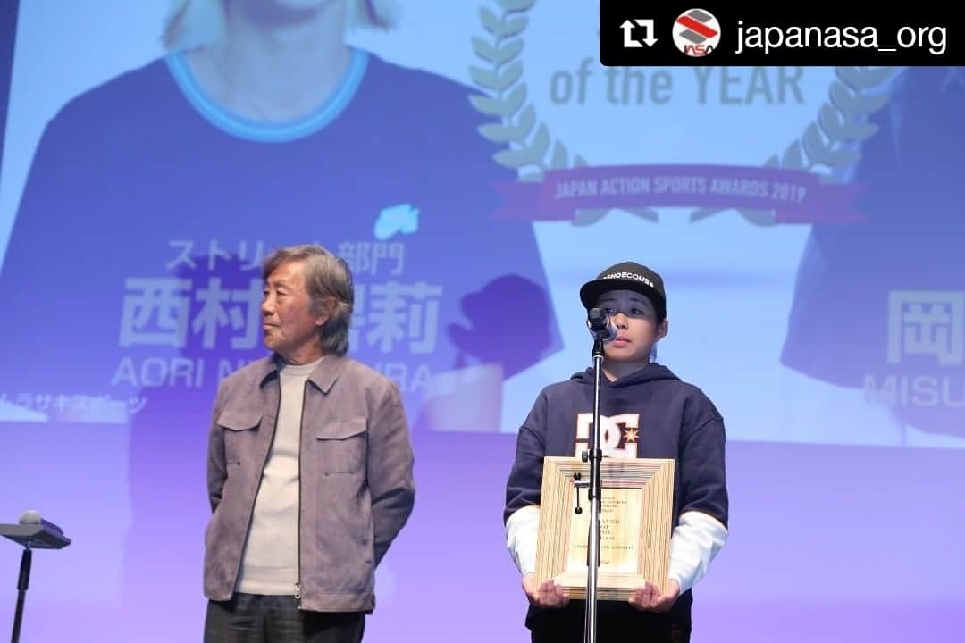 岡本碧優さんのインスタグラム写真 - (岡本碧優Instagram)「I am super honored to receive the SKATER OF THE YEAR award at the Japan Action Sports Awards 2019. Thank you for your support🙏  @mktaxi.jp @santacruzskateboards @santacruzwmns @independenttrucks @rictawheels @bronsonspeedco @dcshoes_japan @dc_skateboarding @hi_5.skatepark @division_osaka @triforce_krew #6556skateboarding #Repost @japanasa_org ・・・ JAPAN ACTION SPORTS AWARDS 2019 「SKATER of the YEAR（WOMAN）」に岡本 碧優（おかもと みすぐ）さんが受賞しました！ . 『X GAMES』などの国際大会5連勝中。スケートボードパーク部門で、今、向かうところ敵無しの13歳スケートボーダーです。 . . . @Misugu Okamoto #JASA #JASA2019 #JapanActionSportsAwards2019 #ジャパンアクションスポーツアワード2019 #アクションスポーツの日 #skateboard #スケートボード #snowboard #スノーボード #surfing #サーフィン #BMX #2020東京五輪 #2020東京オリンピック ##2020TokyoOlympics #岡本碧優 #MisuguOkamoto #OkamotoMisugu」11月23日 2時40分 - misugu0228