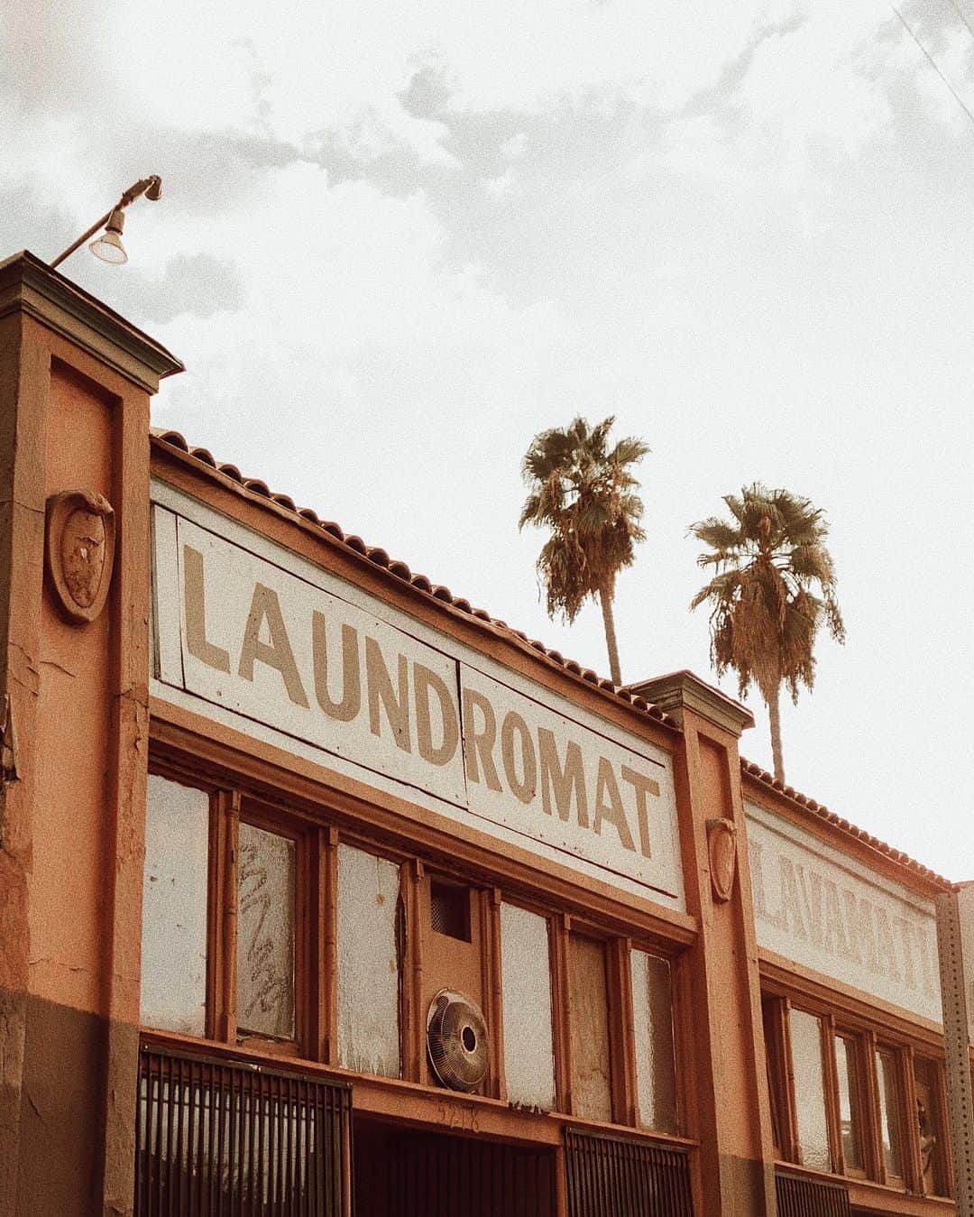 W E Y L I Eのインスタグラム：「An abandoned laundromat. Do you guys ever imagine what life would be like if who you are now, is transported back to the 80s or 90s? Everything you know now, BUT without the technology you have today. I would used to go everywhere with a book or my journal. What about you?」
