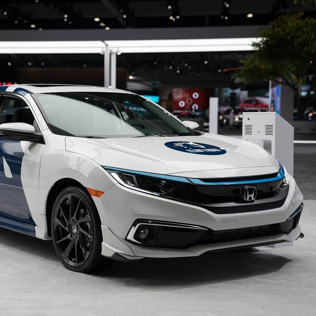 ホンダさんのインスタグラム写真 - (ホンダInstagram)「Jump into the #LAAutoShow with Honda. See the auto show debut of the all-new 2020 #CRVHybrid, our Honda X Gaming Zone and more.」11月23日 3時11分 - honda