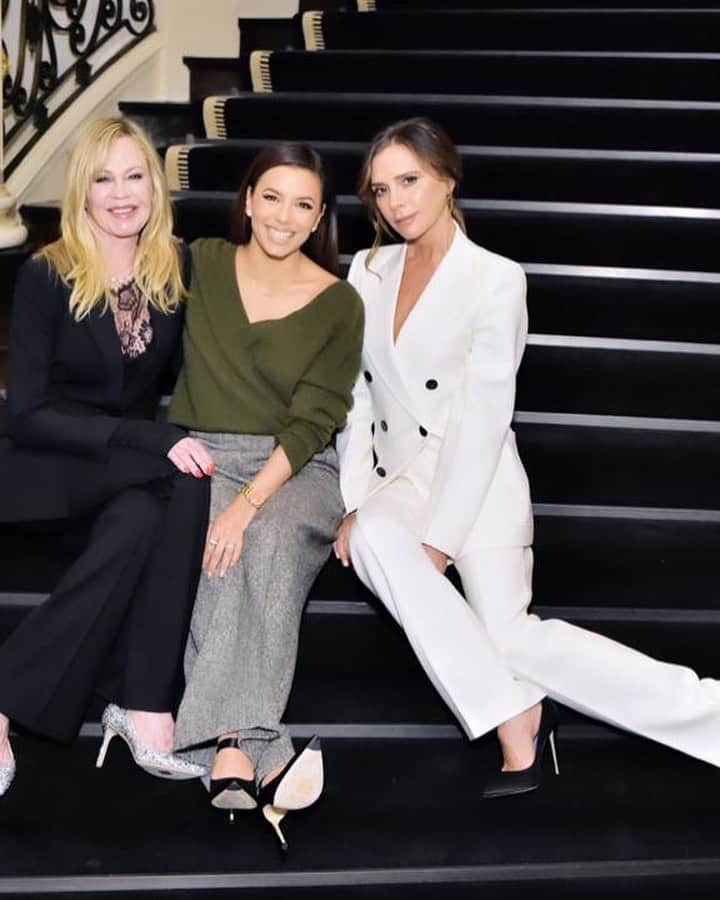 のインスタグラム：「Fun hanging out in LA 🇺🇸 Thank u @evalongoria for always coming to support me x kisses ladies. @melaniegriffith」