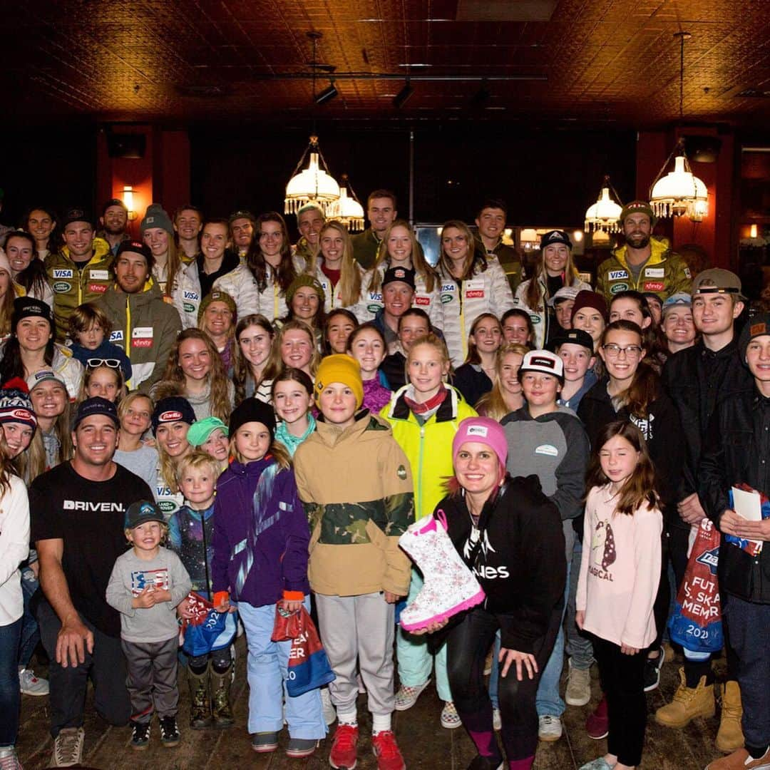 ミカエラ・シフリンさんのインスタグラム写真 - (ミカエラ・シフリンInstagram)「One of my favorite parts of my “work” is meeting the next generation of ski racers! When we were at @coppermtn, we got the chance to spend time with tons of fans at a private autograph signing, and then when I left to train in @aspensnowmass I found out the @jacksonholeskisnowboardclub came to Copper and was asking where I was. I was bummed to miss them, but wanted to give them all - and especially Lucy Wirth (who wanted to make sure I got this message) - a shout-out for being so passionate about skiing and being such awesome fans! And YES! - I do remember you, Lucy. Thanks for cheering me (and my @usskiteam teammates) on - your energy fuels us while we’re on the road around the world. 🥳🤗🤗 And your helmet is pretty great too 😜. #ABFTTB #IAmYourBiggestFan @ikonpass #ikonpass」11月23日 4時00分 - mikaelashiffrin