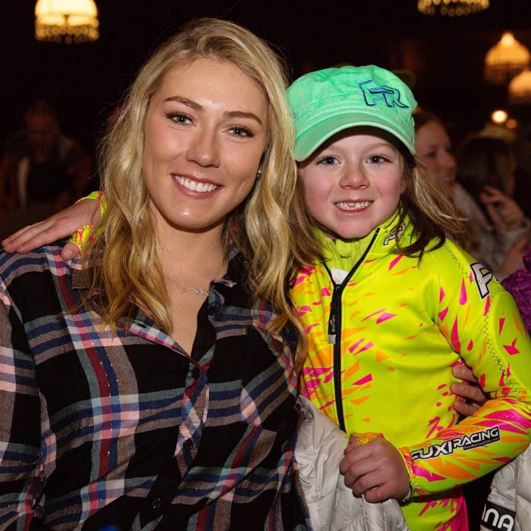 ミカエラ・シフリンさんのインスタグラム写真 - (ミカエラ・シフリンInstagram)「One of my favorite parts of my “work” is meeting the next generation of ski racers! When we were at @coppermtn, we got the chance to spend time with tons of fans at a private autograph signing, and then when I left to train in @aspensnowmass I found out the @jacksonholeskisnowboardclub came to Copper and was asking where I was. I was bummed to miss them, but wanted to give them all - and especially Lucy Wirth (who wanted to make sure I got this message) - a shout-out for being so passionate about skiing and being such awesome fans! And YES! - I do remember you, Lucy. Thanks for cheering me (and my @usskiteam teammates) on - your energy fuels us while we’re on the road around the world. 🥳🤗🤗 And your helmet is pretty great too 😜. #ABFTTB #IAmYourBiggestFan @ikonpass #ikonpass」11月23日 4時00分 - mikaelashiffrin