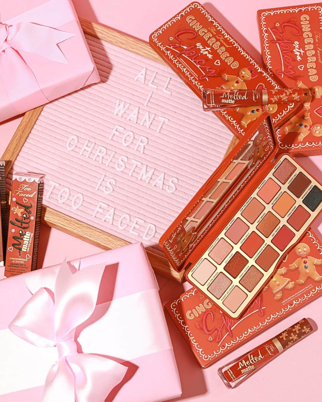 Too Facedさんのインスタグラム写真 - (Too FacedInstagram)「The BEST gifts are makeup 🎄 Look and smell like your favorite Christmas cookie with our Gingerbread Extra Spicy Eye Shadow Palette and Melted Matte Lipstick in shades Gingerbread Man & Gingerbread Girl! 🎁 #toofaced」11月23日 4時01分 - toofaced