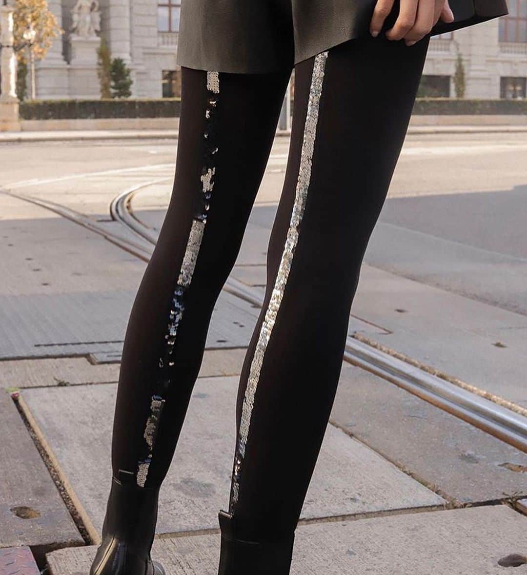 CALZEDONIAさんのインスタグラム写真 - (CALZEDONIAInstagram)「Backseam tights meet sequins! Swipe right and discover our new shiny tights! [MODC1580]#Calzedonia #LEGFIE in #Wien」11月23日 4時17分 - calzedonia