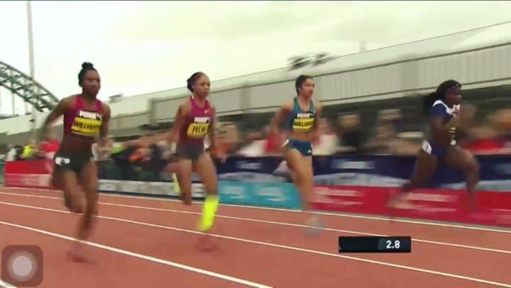 アシャ・フィリップのインスタグラム：「#FlashbackFriday for those who've never seen me race over 100m💁🏾‍♀️.... A straight 150m counts?! 🤣 #Jokes . . #Tracklife #Athlete #TrackAndField #Sprints」