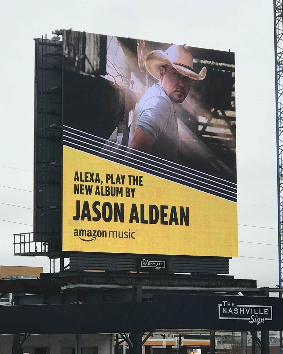 ジェイソン・アルディーンさんのインスタグラム写真 - (ジェイソン・アルディーンInstagram)「Thanks for the billboard love, @amazonmusic! Alexa, play the new Jason Aldean album: Link in story.」11月23日 4時41分 - jasonaldean