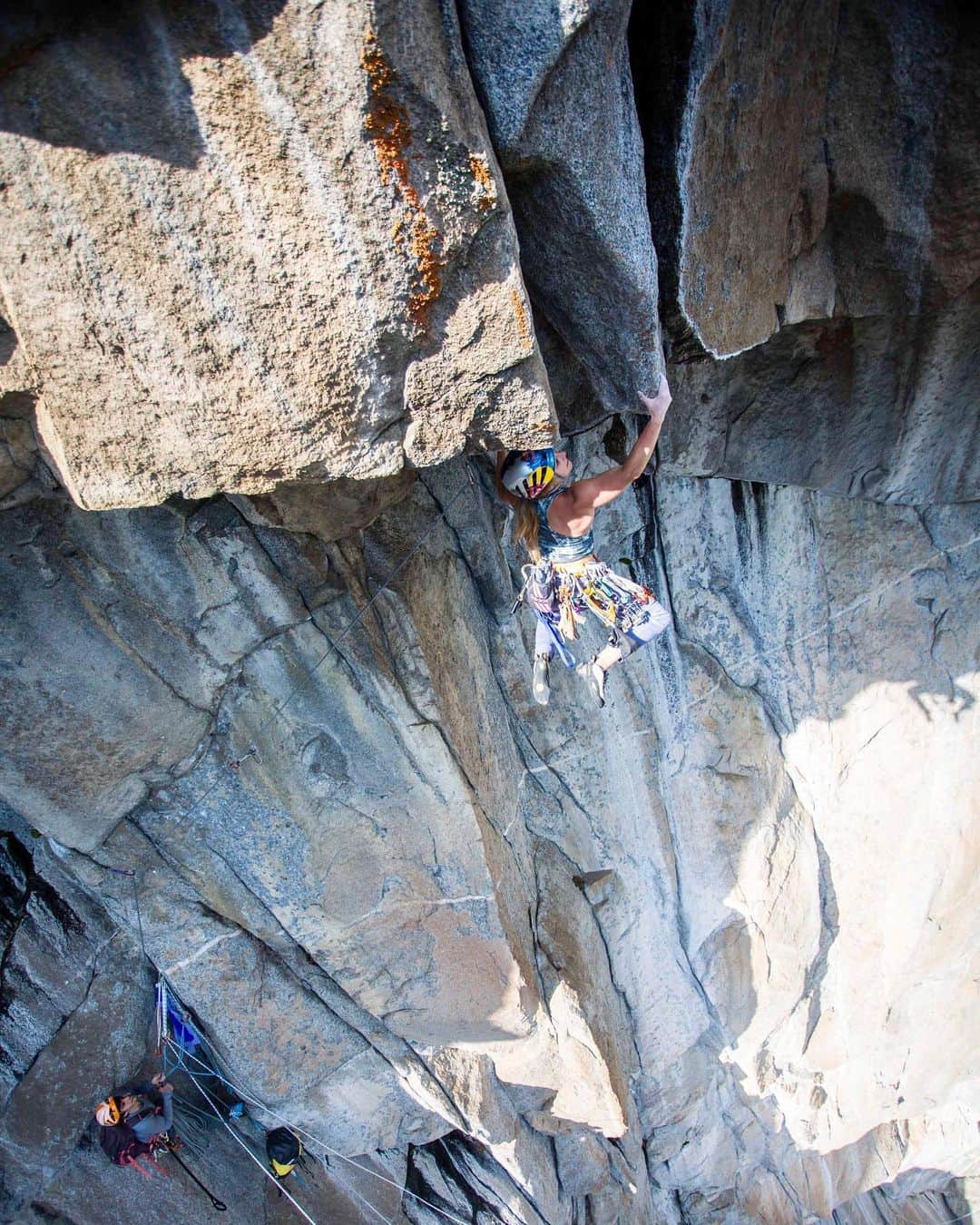 サッシャ・ディギーリアンさんのインスタグラム写真 - (サッシャ・ディギーリアンInstagram)「This dynamic move is a thousand + feet above the valley floor, just left of the raging Yosemite falls. It is from the crux pitch (5.13-) of a new route that @jon_cardwell @mgclimber1 and I did the First Free Ascent of in 2017, calling it the “Misty Wall.” It’s a really rewarding feeling to see that climbers are repeating it and enjoying it. The latest, @alexhonnold and @sannimccandless - nice work guys! This shark 🦈 fin move was the most memorable to me because I had to jump out of the roof (I’m 5’2” and maybe other people do it differently), and then swing my feet up above me to emerge to the face climbing. It felt exposed and intimidating when I first started to try it, and I found my confidence thanks to Jon and Marcus. It was such a fun experience to be a part of, and of course, @johnloellong - thank you for the vision. Photo by @johnevansphoto #Yosemite #climbing」11月23日 5時20分 - sashadigiulian