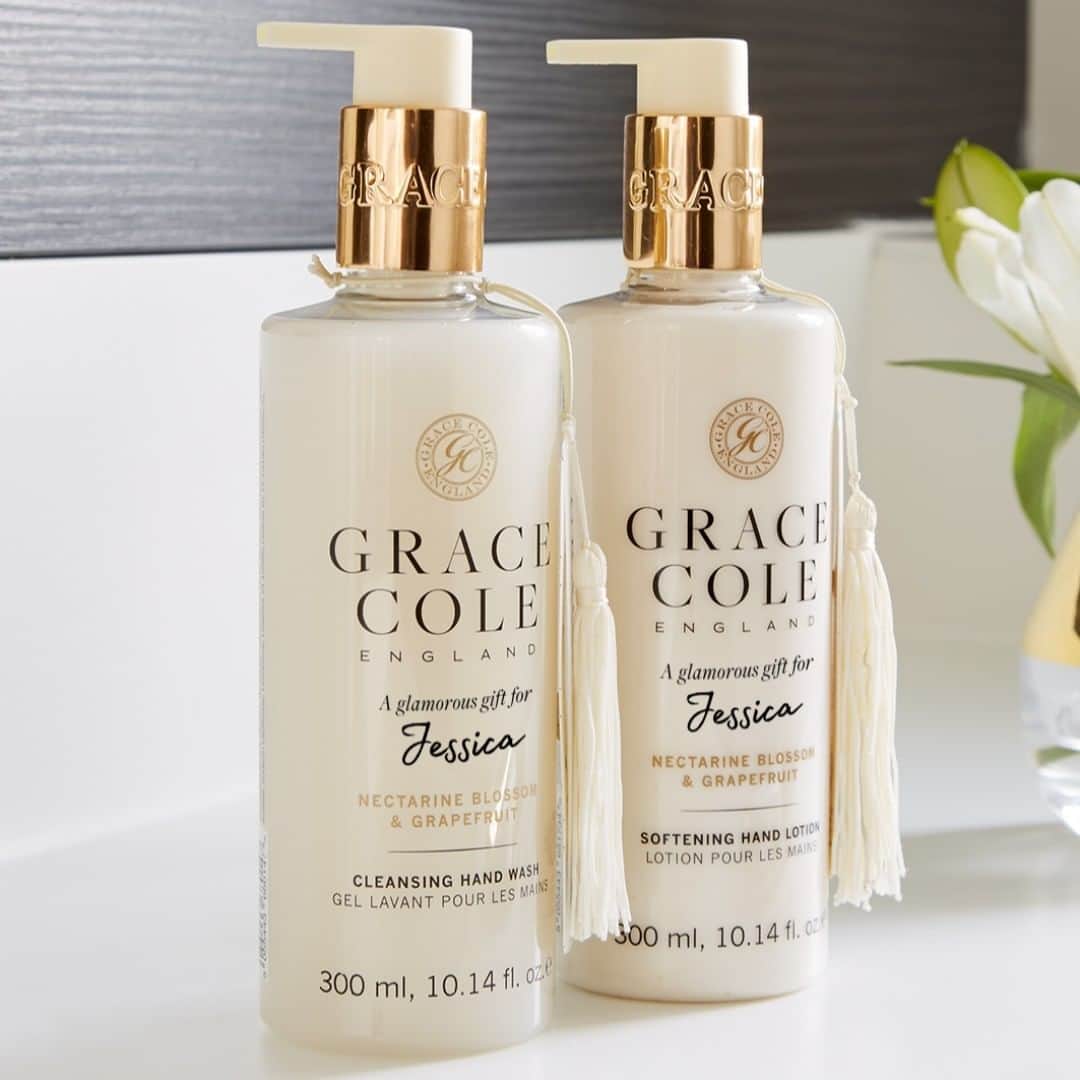 Grace Coleさんのインスタグラム写真 - (Grace ColeInstagram)「Not sure which fragrance to choose, with this offer, you can double up and try more than one!  Buy any Hand Lotion @ £10 ang get a Hand Wash FREE (worth £8). You can even get them personalised with that unique message  #exclusive #letsdothis #blacknovember #event #exclusiveevent #ecommerce #thursdaymotivation #earlybird #thursday #onlineshopping #shopping #pretty #gifts #blackfriday #blackfriday2019 #blackfridaysale #blackfridaydeals #blackfridaysales #blackfridayshopping #free #personalised #personalmessage #personalisation」11月23日 5時20分 - gracecoleltd