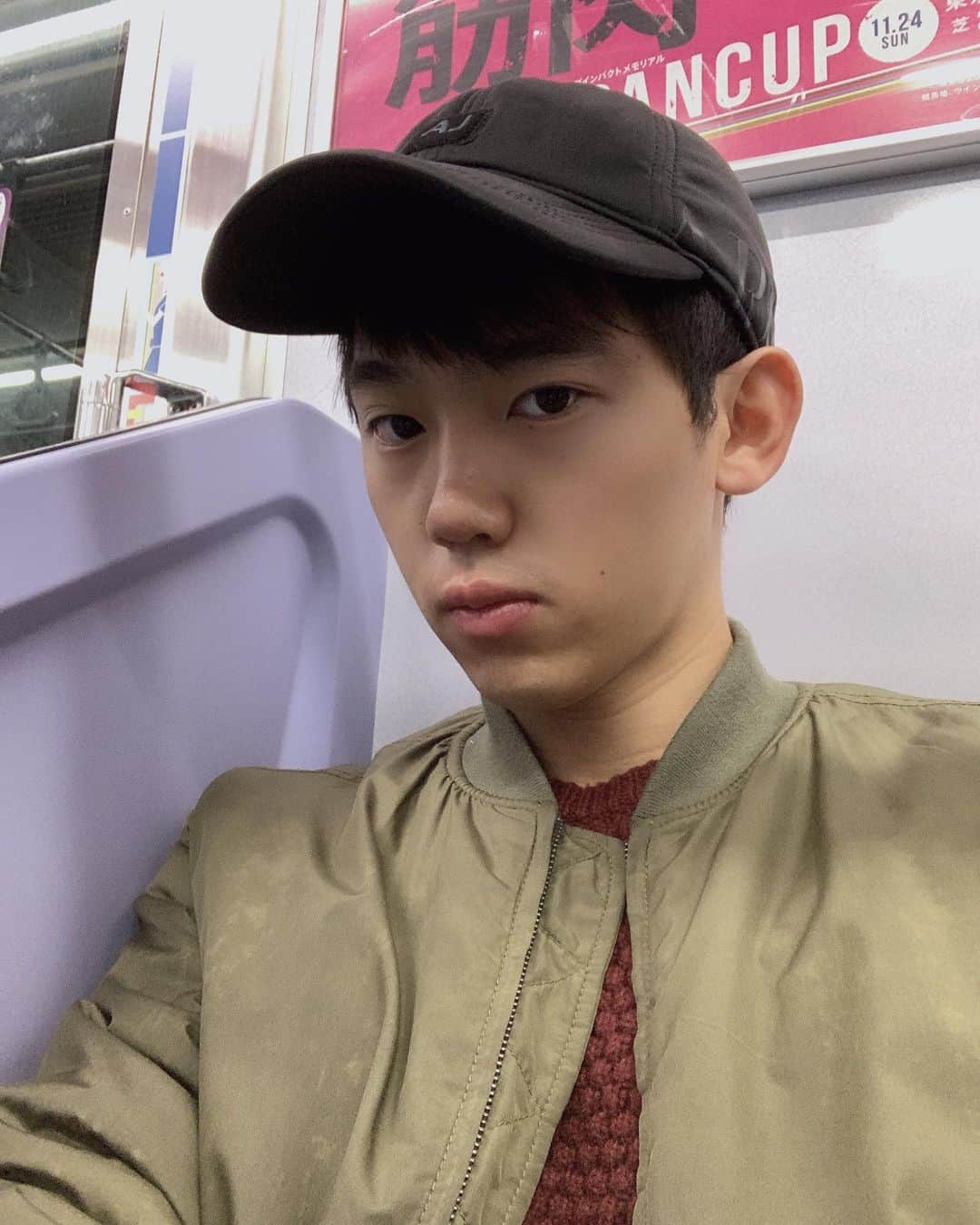のインスタグラム：「恐ろしく早起きをしておる おはよう ・ 仕事に行ってくるぞい ・ #gm #早起き #朝 #土曜日 #saturday #自撮り #撮影 #shooting #役者 #俳優 #actor #photography #selfie #4時起き #早朝 #working #work」