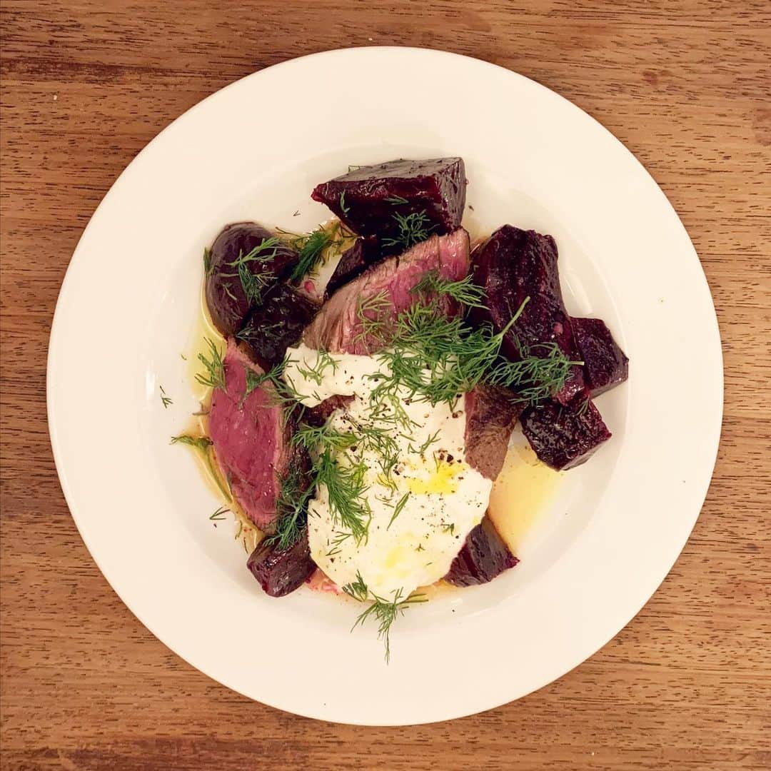 MEGのインスタグラム：「久々に赤身のニク、食べた。」