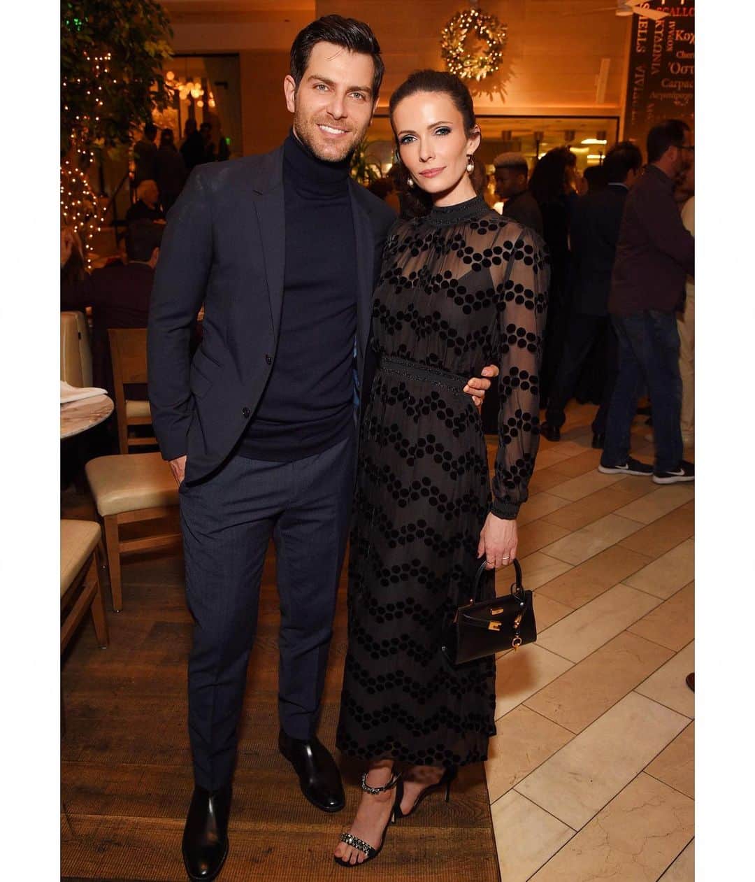 ビッツィー・トゥロックのインスタグラム：「Date night at the @abcnetwork holiday party the other night 💓」