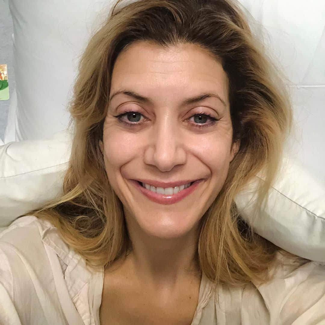 ケイト・ウォルシュさんのインスタグラム写真 - (ケイト・ウォルシュInstagram)「This is what a gal just outta hip surgery looks like + if u swipe right...enjoy a little animal print & face mask fantasy 🤣 Thankful to my amazing supportive friends @sarahlink_, @reshmago & @derekbrake for helping me! I’m on the way home and feeling brand new 😉💕」11月23日 6時35分 - katewalsh