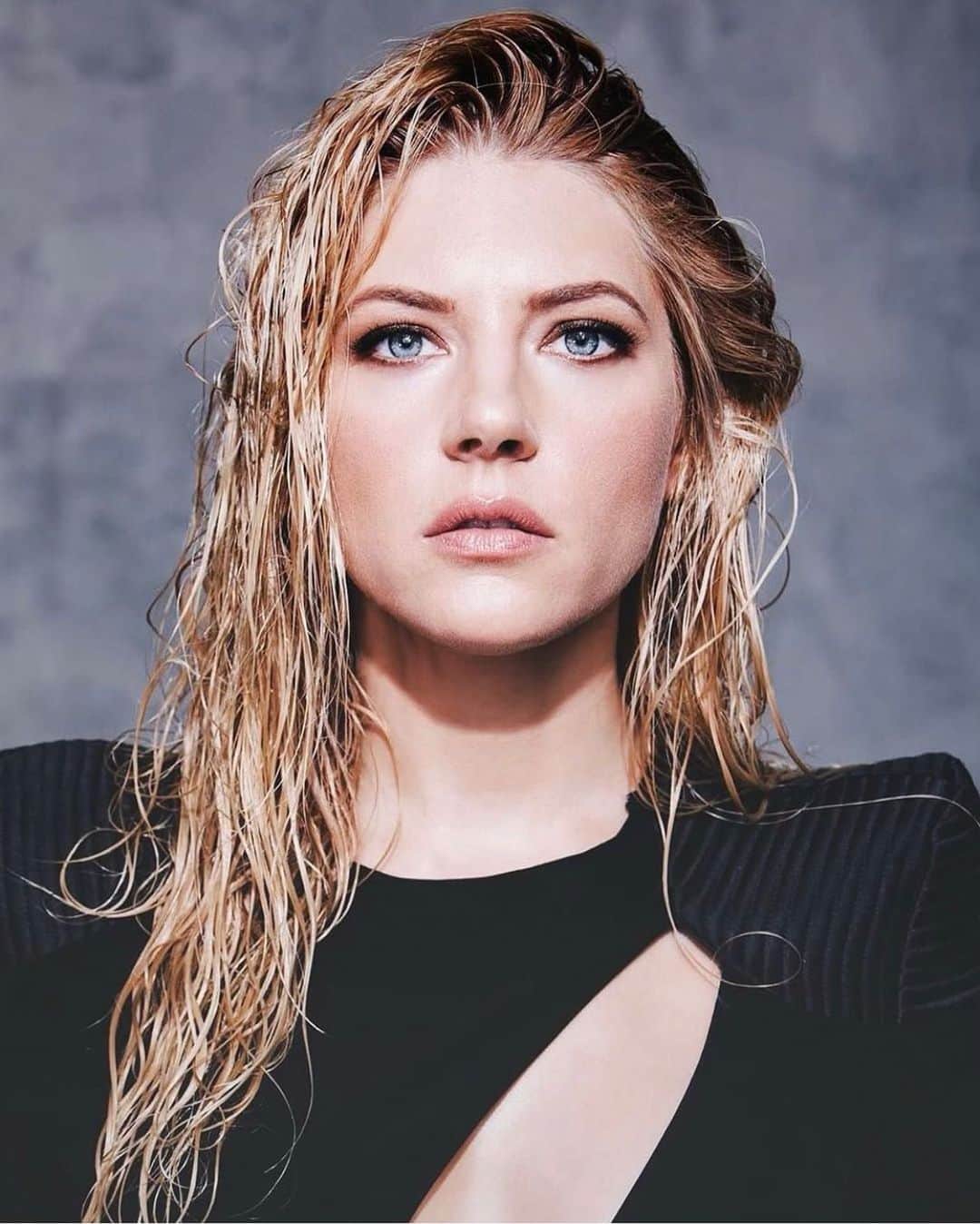 キャサリン・ウィニックのインスタグラム：「Each time a woman stands up for herself, she stands up for all women.」