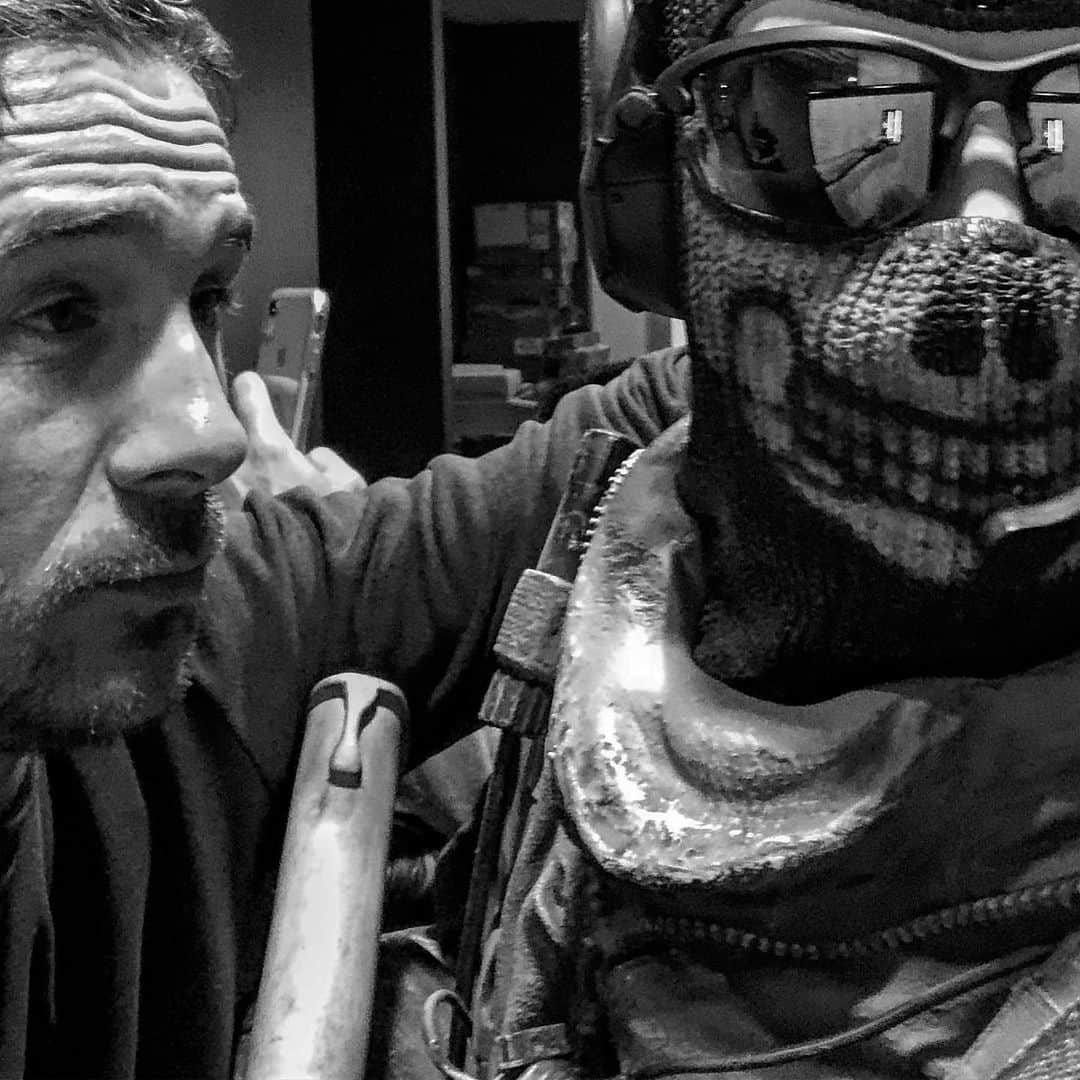 バリー・スローンさんのインスタグラム写真 - (バリー・スローンInstagram)「Selfie with an old mate. #CallOfDuty #ModernWarfare #CaptainPrice #Ghost  #SimonRiley #JohnPrice」11月23日 7時18分 - barrypaulsloane