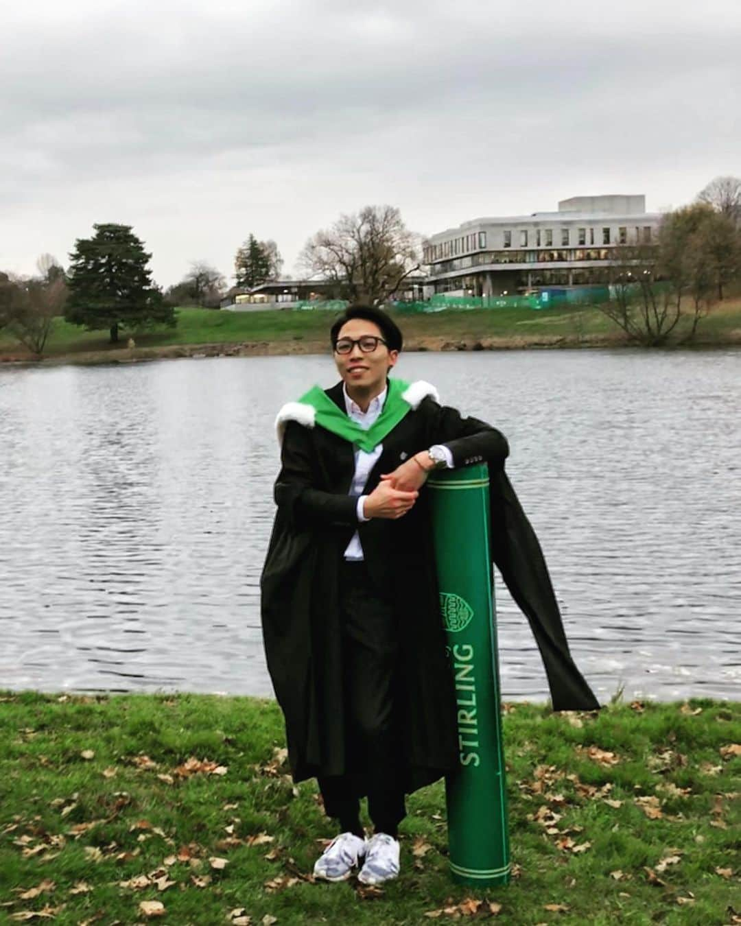 J E R E M Y ジェレミーさんのインスタグラム写真 - (J E R E M Y ジェレミーInstagram)「: Well, can you believe this is my master graduation certificate container, its huuuge! . . . . .  #Londoner  #撮影練習 #写真好き #photooftheday  #instalike #picoftheday #instafollow  #IGstiruni #bestoftheday #yolo #nofilter #UK #ig_colors #illgrammers  #stirling #2019年冬  #lovelycampus #simplyamazing #universityofstirling #IWishYouAGoodFortune #MscMarketing #GraduationCeremony #storyofmylife #bigday #DreamAchiever #碩士畢業 #chaseyourdreams  #Imissyouall #Stirgrad」11月23日 7時20分 - jeremygenic