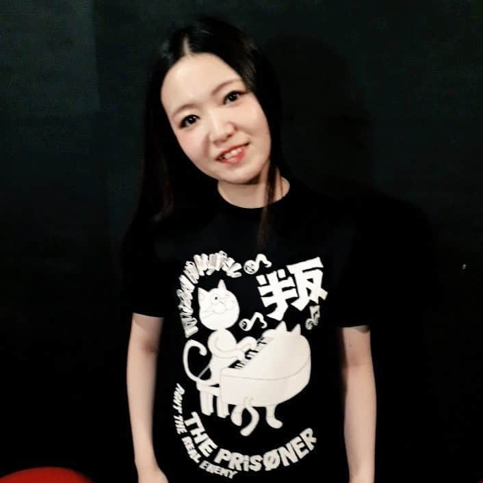 THE PRISONERさんのインスタグラム写真 - (THE PRISONERInstagram)「本日プリズナーワンマンライブ✨ 新作Tシャツ本日から発売😉💓 皆で着よう(笑)🤭 早稲田ZONE-Bで待ってるね🌟 雨だから足元気をつけてね🐱 #nana語録 #theprisoner  #早稲田  #zoneb  #tシャツ  #new」11月23日 18時18分 - theprisoner_