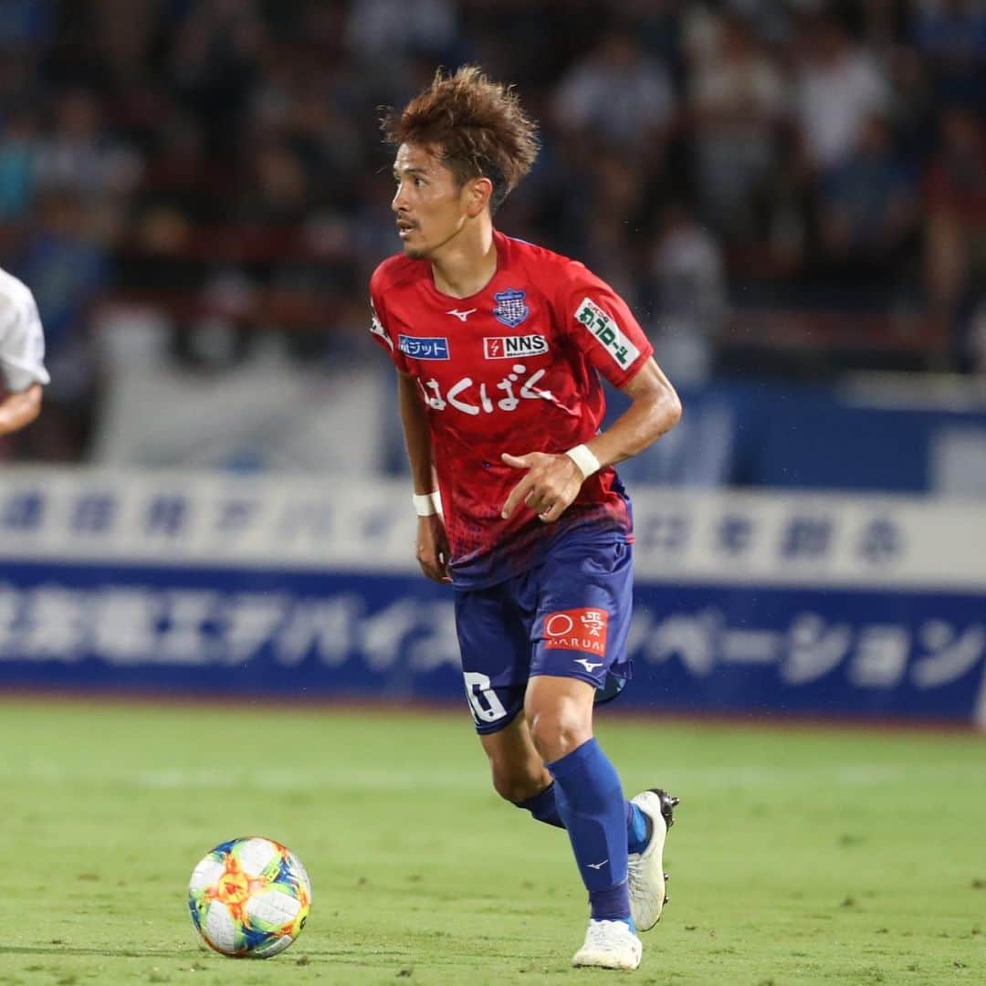 小椋祥平のインスタグラム：「いつも応援ありがとうございます！﻿ ﻿ リリースでもあったように今シーズン限りでヴァンフォーレ甲府を離れることになりました。﻿ また最終戦前のタイミングになりすみません。﻿ ﻿ 僕は累積で出場停止により最終戦に出ることはできません。でも最終戦勝てばプレーオフに進出できます。プレーオフに進めば、まだこのチームでプレーすることができます。﻿ だから明日の最終戦、ファン・サポーターの方達と一緒に熱い応援で闘っている選手達をサポートしたいと思っています。﻿ ﻿ 1人でも多くの人達が、中銀スタジアムに来てくれることを期待しています。﻿ ﻿ ﻿ みなさんへの挨拶は、シーズン終了後にしたいと思っています。﻿ ﻿ ﻿ #小椋祥平」