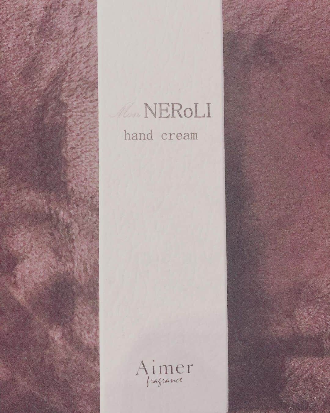 のインスタグラム：「このハンドクリームが良い🐥 とてもいい香り〜〜〜 #NERoLI #Aimerfragrance」