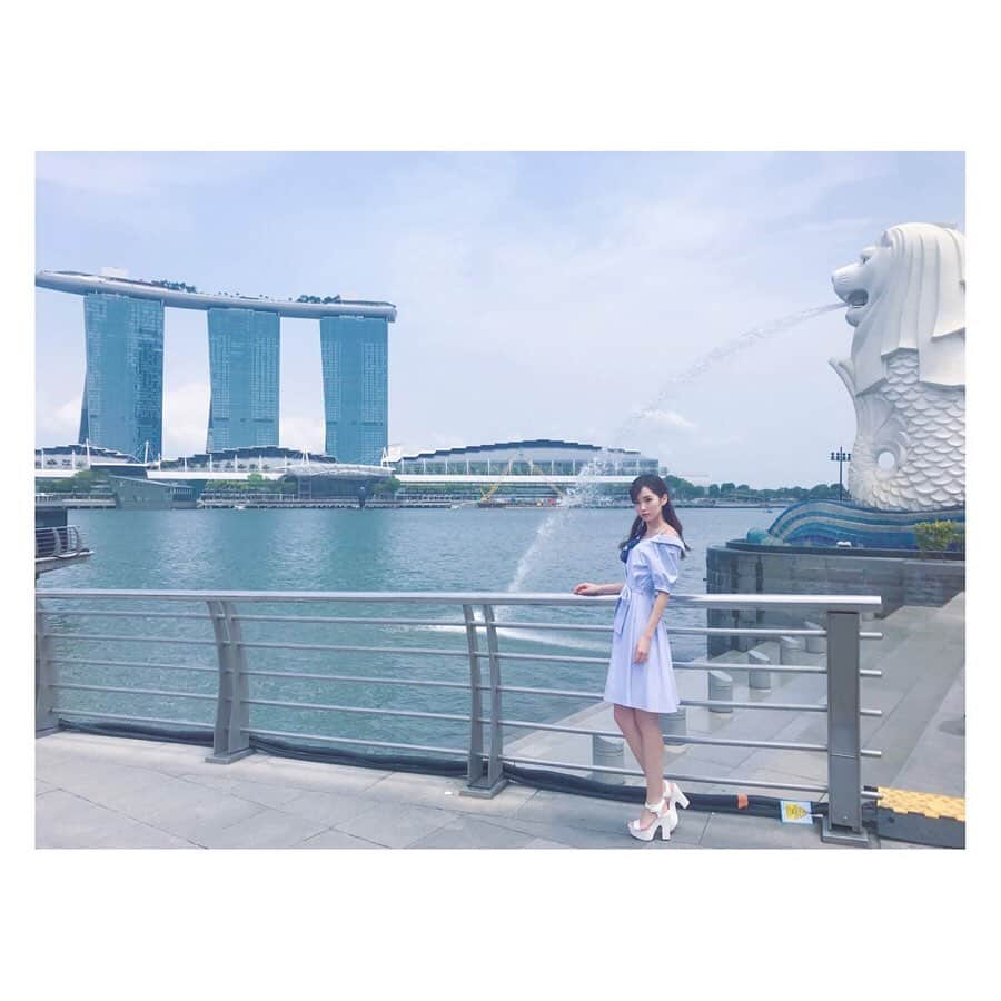 のインスタグラム：「Merlion park🧜🏻‍♀️🦁 . こっちが本家かと思ってたらセントーサ島にある方が本家なんだって😳✨ . . . #モデル #model #薬学部 #pharmacystudent #女子大生 #グラビアアイドル #旅行 #海外旅行 #trip #travel #シンガポール旅行 #singaporetravel #シンガポール #singapore #マリーナベイ #marinabay #フォトジェニック #photogenic #マーライオン公園 #merlionpark #マーライオン #merlion #japanesegirl #タビジョ #좋아요 #instagood #フォロワー募集中 #followｍe #有馬奈那」