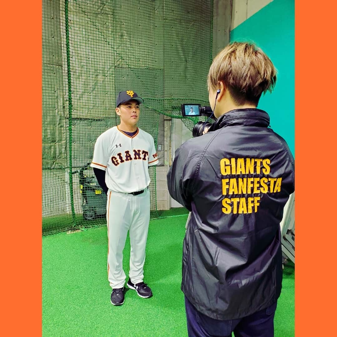 飯田嘉太さんのインスタグラム写真 - (飯田嘉太Instagram)「星稜･山瀬慎之助選手の新入団発表を観に 東京ドームシティーへ⚾  巨人のファンフェスタでお披露目でしたが 満員の中での挨拶凄かった✨✨ 早速飛び出したしんのすけコール📣  原監督との初対面は 緊張し過ぎて何を喋ったのか覚えていないとのこと‼  個人的に嬉しかったのは インタビュールームで僕を見た時に あっ、どうも！ってニッコリ挨拶してくれたことです😂 握手も力強かった🤝  推しはこうやって増えていくんですね笑  #プロ野球 #野球 #読売巨人軍 #読売ジャイアンツ #GIANTS #giantspride #巨人 #ジャイアンツ #高校野球 #星稜 #山瀬慎之助 選手 #しんのすけコール #ファンフェスタ #新入団発表 #大観衆 #東京ドーム #東京 #石川テレビ #アナウンサー #announcer #飯田嘉太」11月23日 17時26分 - kabuto_iida