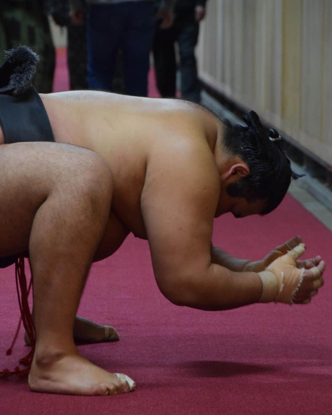 日本相撲協会さんのインスタグラム写真 - (日本相撲協会Instagram)「取組を前に集中する力士たち。  @sumokyokai #11月場所 #大相撲 #sumo  #相撲  #fukuoka #福岡 #博多 #力士 #sumowrestlers #japanculture」11月23日 17時34分 - sumokyokai