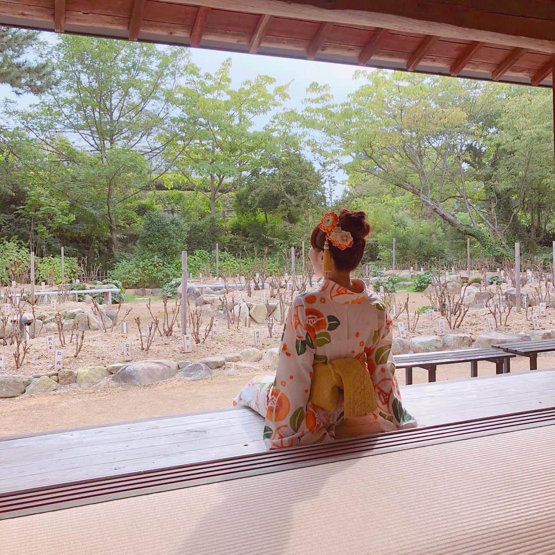 山木梨沙のインスタグラム：「. 12月11日発売の ラストビジュアルフォトブック「Last Picture」のサイン入りフォトブックの予約が明日までとなってます！  お忘れなく🥰  リンクはわたしのプロフィール欄に載せてありますのでそこから飛んでね〜  #country_girls #山木梨沙」
