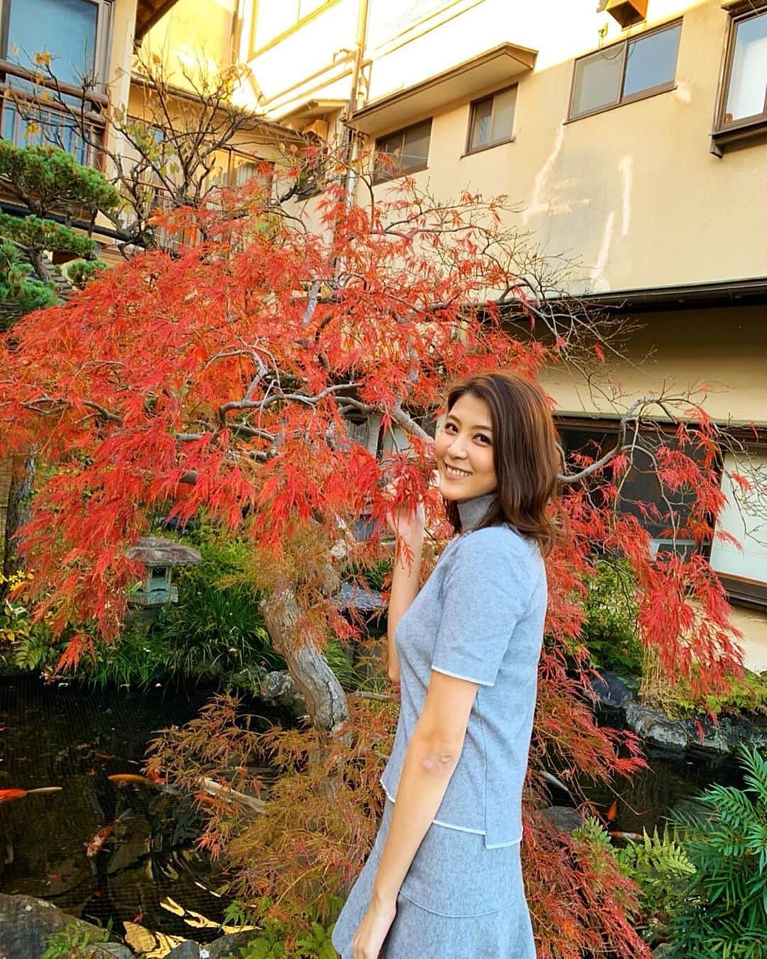 源崎トモエさんのインスタグラム写真 - (源崎トモエInstagram)「紅葉が好きだから 四季の中で秋が一番好き🍁 . #紅葉 #紅葉シーズン #秋 #湯河原 #万葉公園 #味楽亭三桝家」11月23日 17時32分 - ggeenn1119