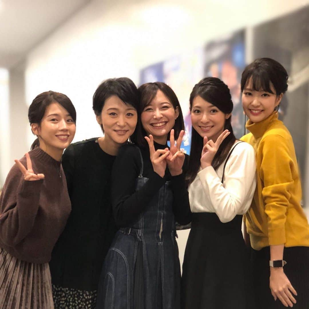 田中萌さんのインスタグラム写真 - (田中萌Instagram)「* テレ朝アナウンサーカレンダーイベント ありがとうございました😊 雨で寒い中、感謝です🙇‍♂️ . テレ朝ショップ＆オンラインでは 今日から先行発売！ 書店やAmazonなどでは11/30からです！ よろしくお願いします❤️ . #テレ朝 #アナウンサー #カレンダー #アナカレ #2020」11月23日 17時51分 - moetanaka_ex