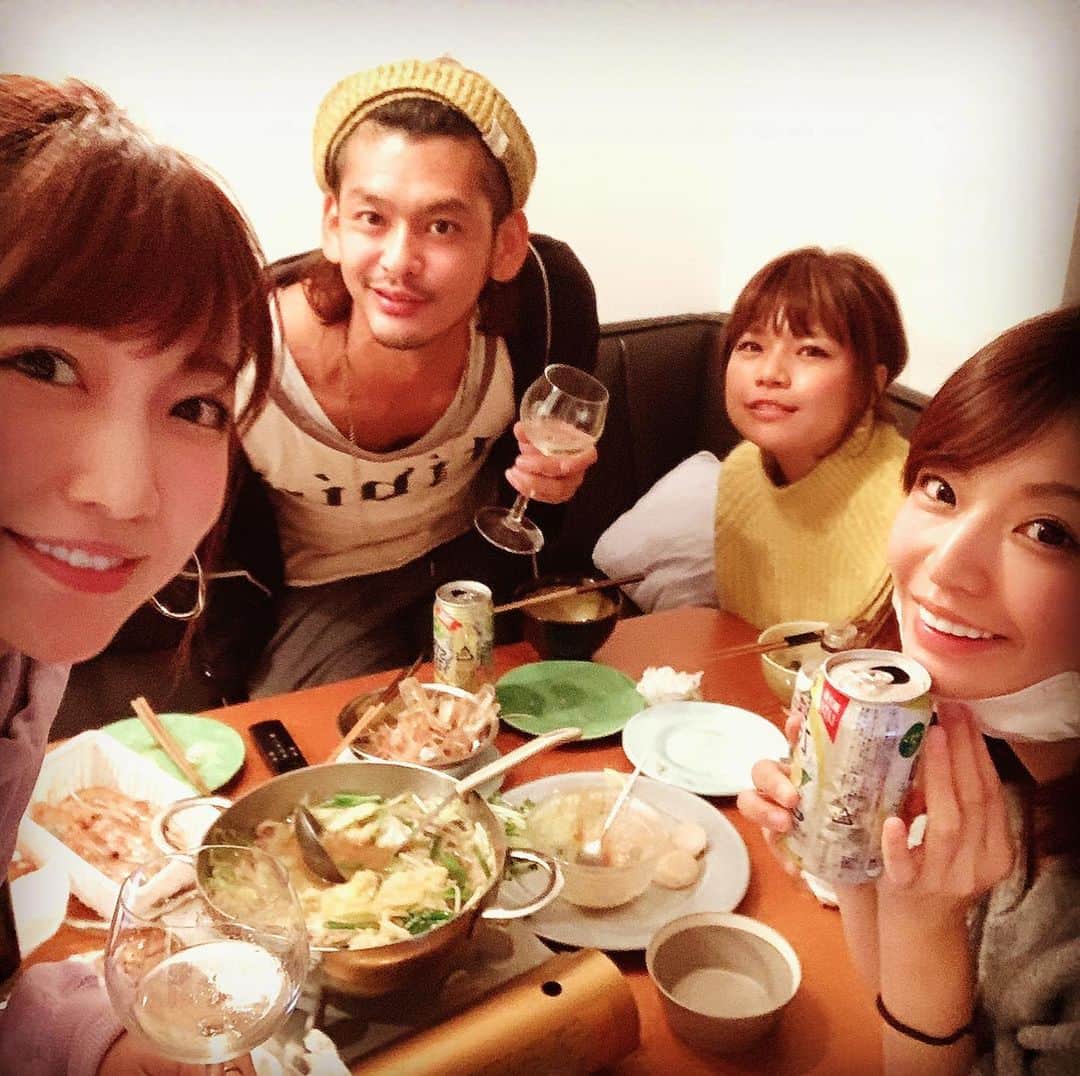 のインスタグラム：「#あいのり #女子会 に参加してきました🚌🌍 嵐子です。  #もつ鍋 会でしたー！！もう鍋の季節ですねぇー！✍️ #ラブワゴン #ainori #鍋 #飲酒タグラム」