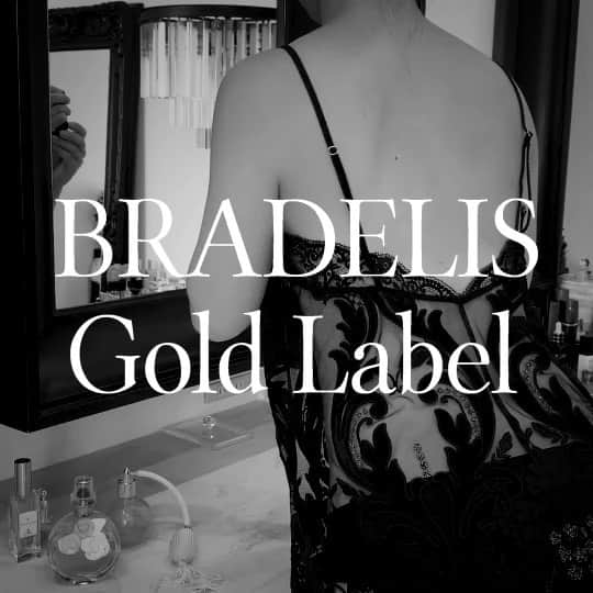 BradelisNewYork/ブラデリスニューヨークのインスタグラム：「. 軽さを追求する商品が多い中、新しい息吹を吹き込みむベロアがトレンド。 下着の枠を超えファッションアイテムとしての新しいデザインに触れて新し自分を発見して下さいね。  BRADELIS Gold Label -Masquerade Slip- . . . #bradelis#bradelisgoldlabel#lingerie#masquerade ﻿ #ブラデリス #ブラデリスゴールドレーベル」