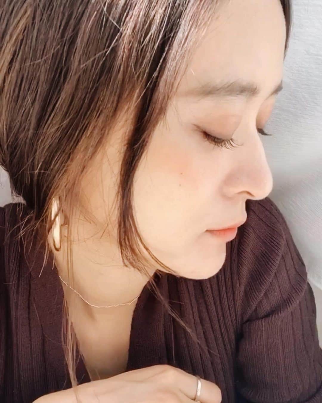難波礼華のインスタグラム：「@homeharajuku  @lashaddictjapan サロンケア始めたよ💕 自まつ毛がエクステ並の長さと濃さになるの🥺 眉毛薄いわたしはまゆ育も始めました🥺 まつパー派の人には絶対オススメ☝️ 本当にすごいから全員にやってもらいたいw ラッシュアディクトのサロンケアとホームケアの両方するとより効果的だよ💕 #ラッシュアディクト#まつ育#まゆ育#Lashaddict」