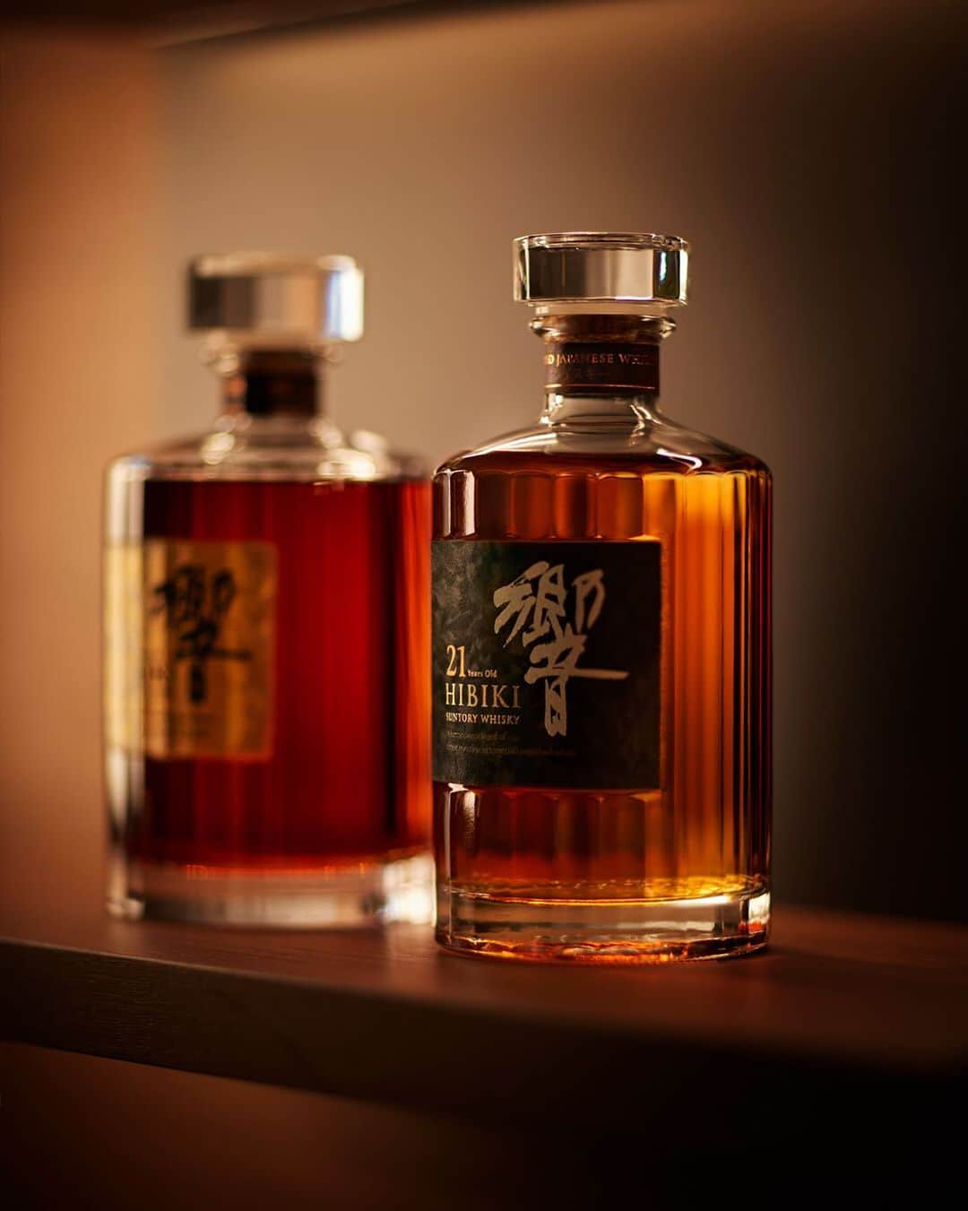 響 | SUNTORY WHISKY HIBIKIさんのインスタグラム写真 - (響 | SUNTORY WHISKY HIBIKIInstagram)「. HIBIKI TIME やわらかな艶が雄弁にもの語る The soft luster eloquently expresses the elegant aroma  #響 #hibiki #二十四節気 #小雪 #冬 #響時間 #hibiki_time #hibikitime #suntorytime」11月23日 18時03分 - suntorywhisky_hibiki