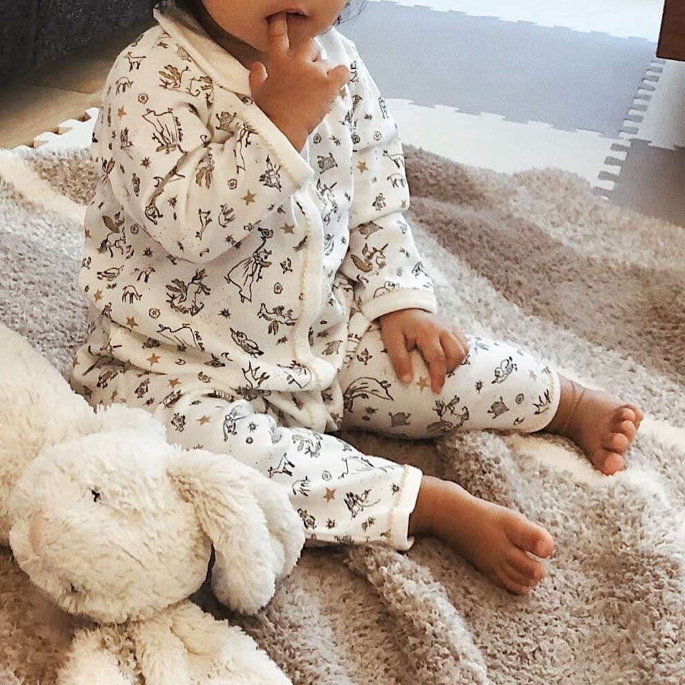 稲川千里さんのインスタグラム写真 - (稲川千里Instagram)「. . good morning🐰❤️ #babygirl #11month #pajama」11月23日 9時17分 - chiicamera