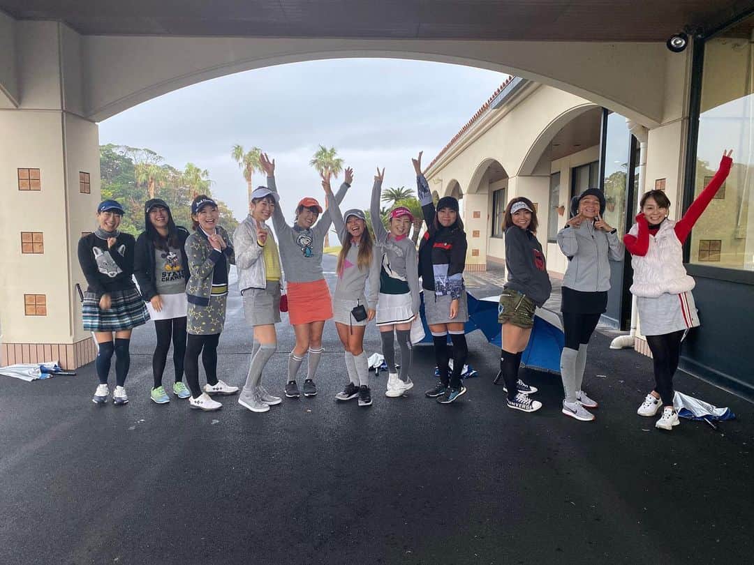 安藤あいかさんのインスタグラム写真 - (安藤あいかInstagram)「組長杯！☔️から🌞に✨  #お誕生日おめでとう #組長杯 #グレー #ゴルフ女子 #指入ってます」11月23日 9時32分 - aikaando