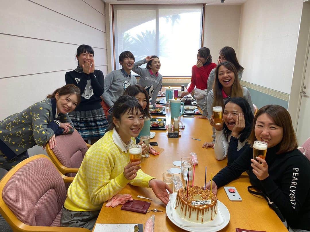安藤あいかさんのインスタグラム写真 - (安藤あいかInstagram)「組長杯！☔️から🌞に✨  #お誕生日おめでとう #組長杯 #グレー #ゴルフ女子 #指入ってます」11月23日 9時32分 - aikaando