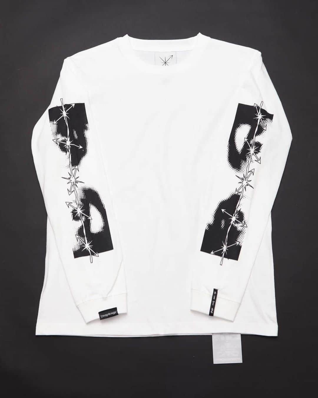 のインスタグラム：「TEARS OF SWAN×montage-LONG SLEEVE T SHIRTSになります!! official webshopでもオーダー開始ですので宜しくお願い致します(^^)👁⛓📝 http://tears-of-swan.shop-pro.jp/?pid=147034708 (12月中旬販売開始、売切次第終了、再販売はありません)  @tears_of_swan  #tearsofswan  @montage_tyo  #montage #longsleevetshirt」