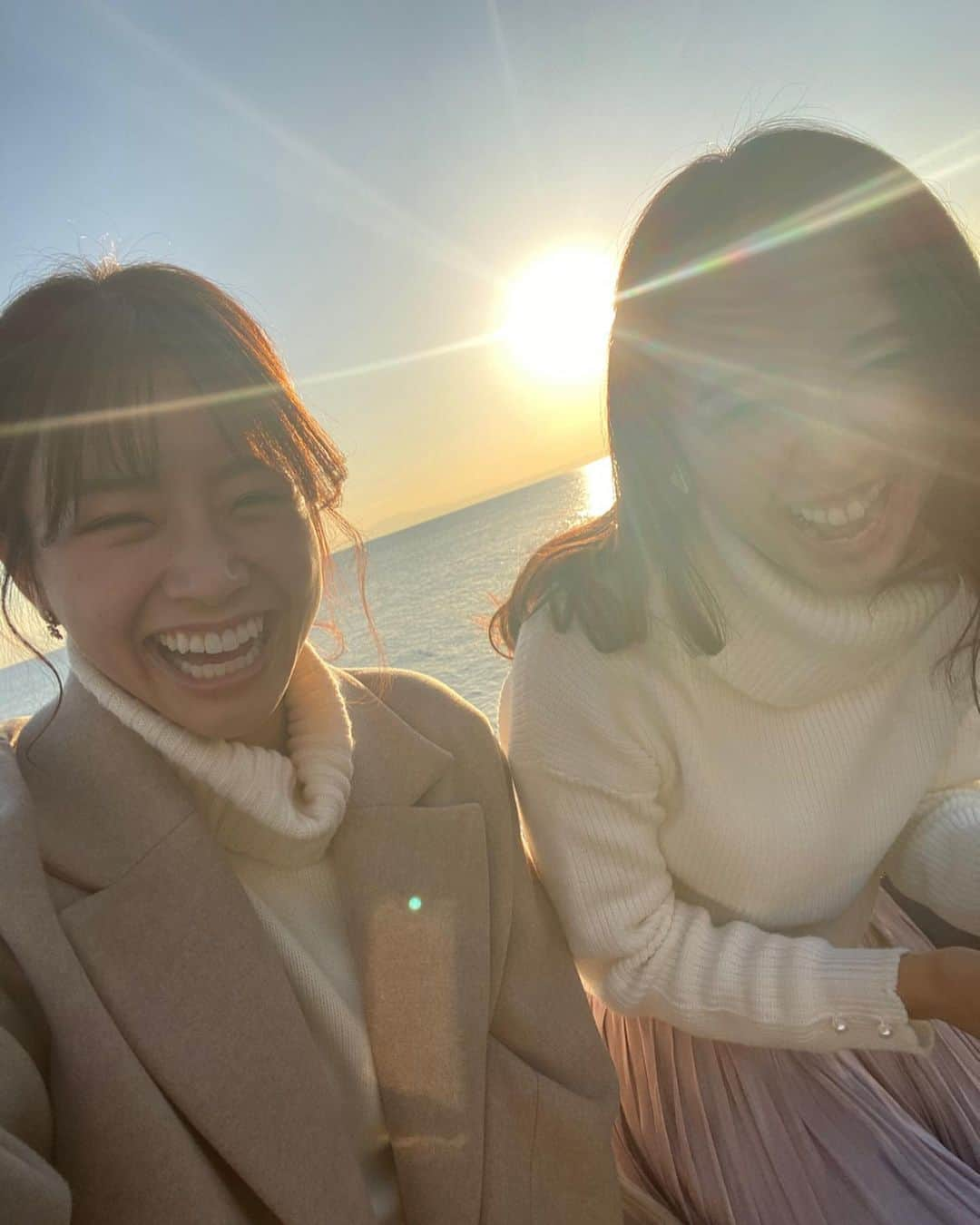 阿部智帆さんのインスタグラム写真 - (阿部智帆Instagram)「☀️🌊👏 . . 尊敬する後輩・えみり☺︎❤︎ 年下とは思えないほど 何でも分かち合ってくれる存在に感謝✨ . #ヴィーナス #白とっくり姉妹 . 今日はファン感ですね🧡 みなさん楽しんできてくださいね😊」11月23日 9時57分 - chiho_abe829